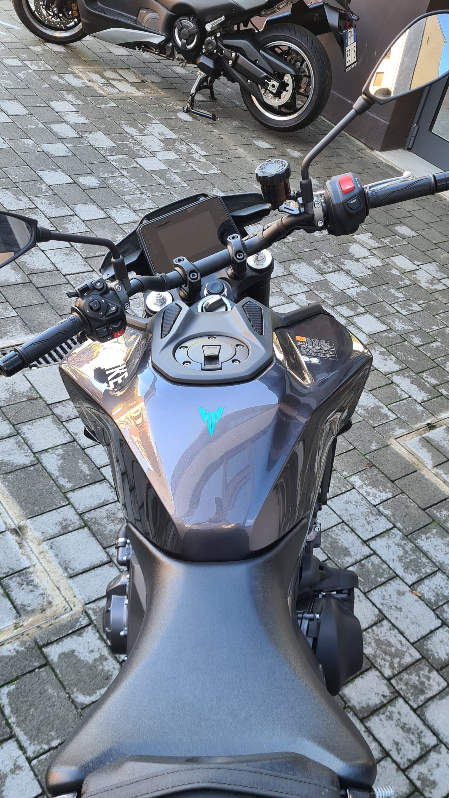 Yamaha MT-09 Y-AMT (2024 - 25) - immagine 3