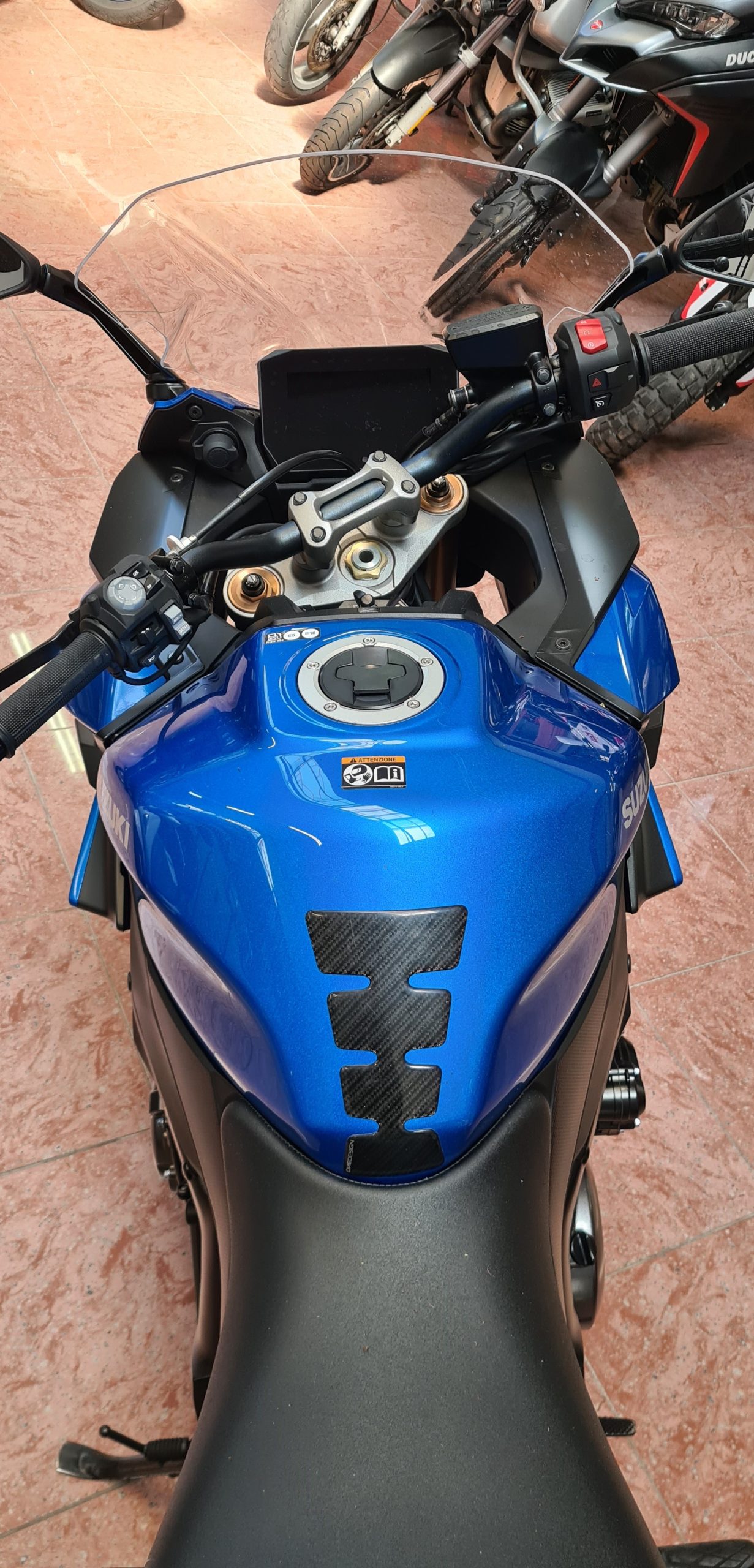 Suzuki GSX-S1000GT (2022 - 24) - immagine 4